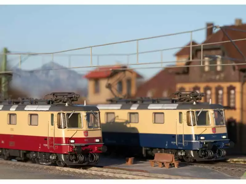 Märklin Elektrolokomotive Re 421, Doppelpack, AC, H0 4 Märklin Elektrolokomotive Re 421, Doppelpack, AC, H0 – Bild 2